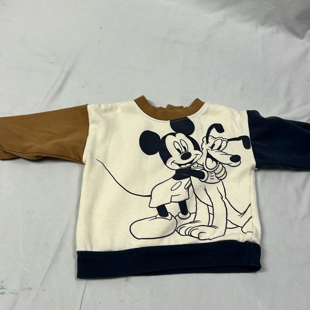 6-9M Disney Mickey Mouse and Pluto sweatshirt